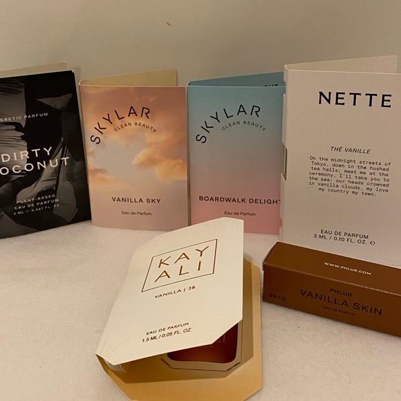 With Notes of Vanilla Sample Set - Picture 7 of 7